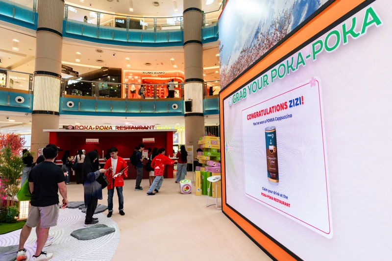 Grab Your Poka-Poka game screen displaying a POKKA product prize beside Giant Jenga, with promoters and the POKA-POKA Restaurant behind