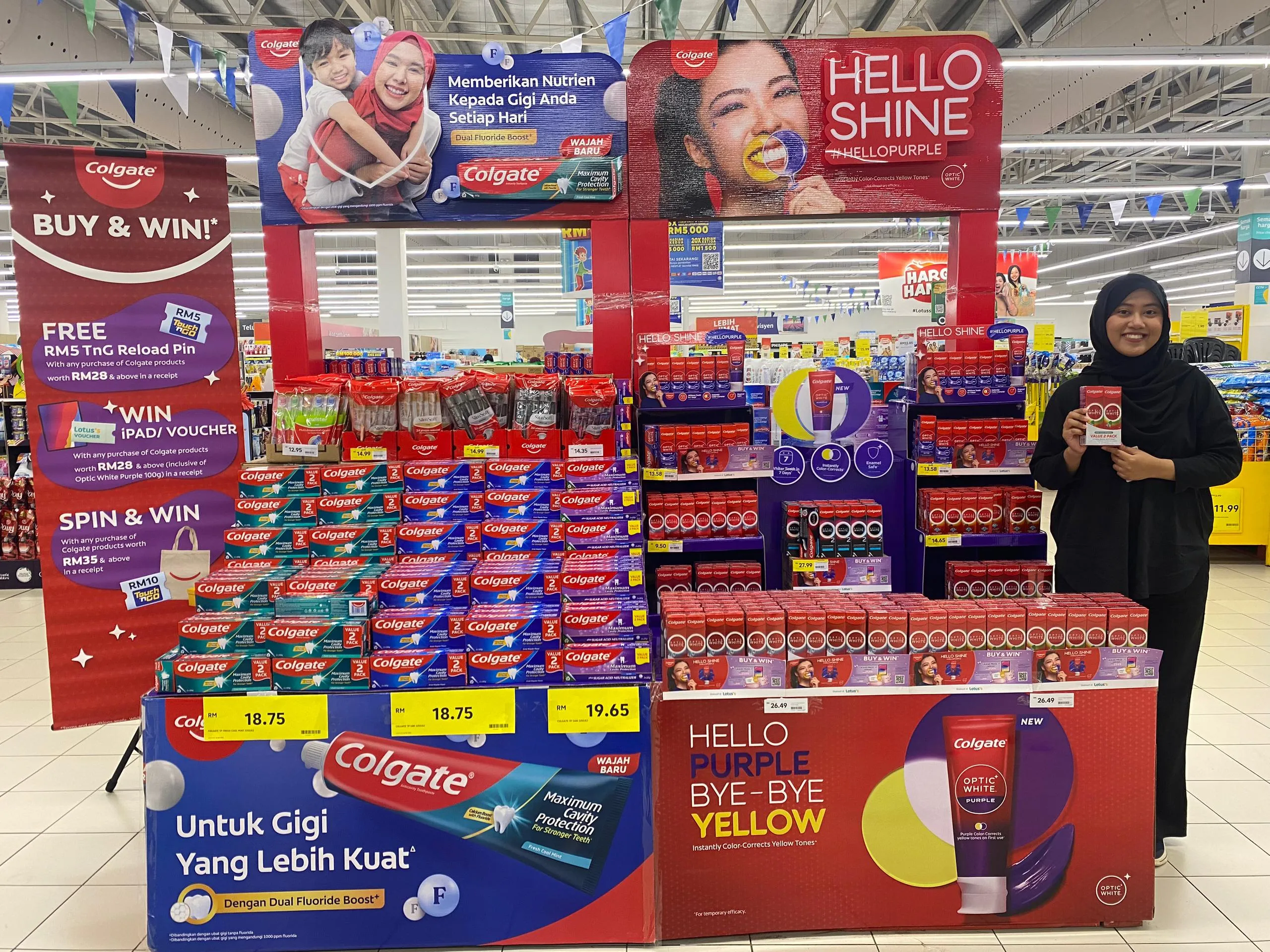 Colgate in-store promotion at retail outlet