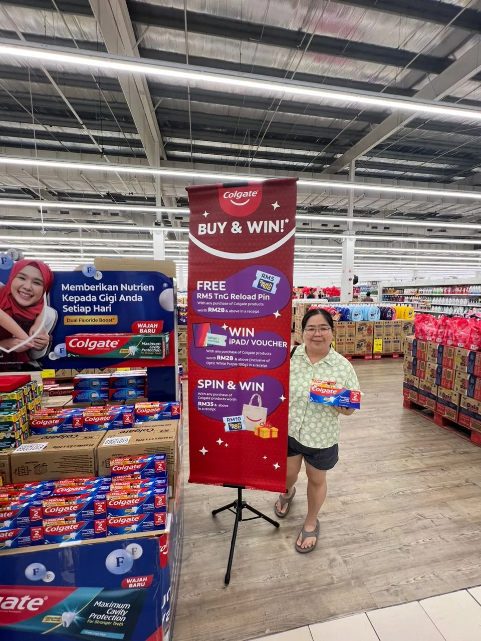 Colgate product demonstration in-store